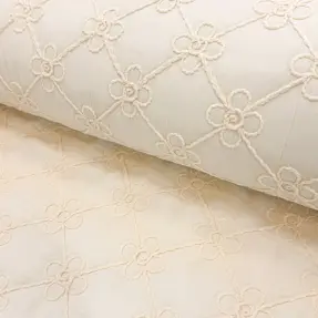 Prešívaná látka Flower design offwhite