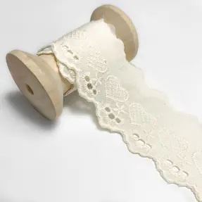 Krajka Heart off white